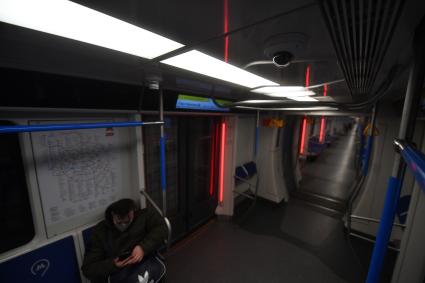 Москва. Камера видеонаблюдения в вагонах метро.