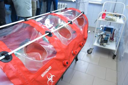 Новосибирск. Капсула для транспортировки больных инфицированных коронавирусом.