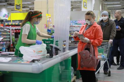 Красноярск. Касса в продуктовом магазине.