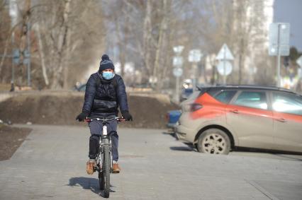 Екатеринбург. Горожане во время нерабочей недели объявленной президентом РФ для снижения темпов распространения коронавируса COVID-19