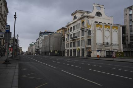 Москва. Тверская улица без машин и пешеходов.