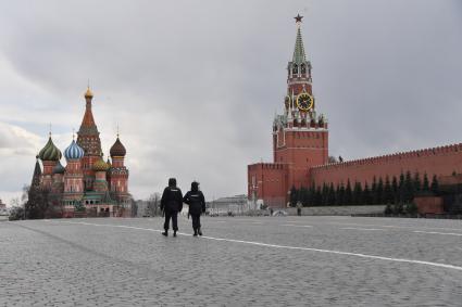 Москва.  Полицейские на Красной площади.