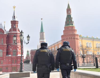 Москва. Полицейские на Манежной площади.