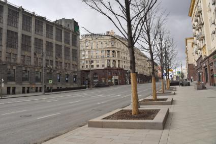 Москва. На Тверской улице нет людей.