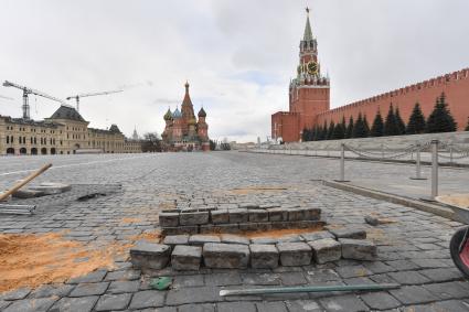 Москва. Ремонт брусчатки на Красной площади.