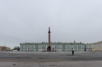Санкт-Петербург. Дворцовая площадь без туристов.
