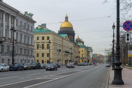 Санкт-Петербург. Пустынный Невский проспект.