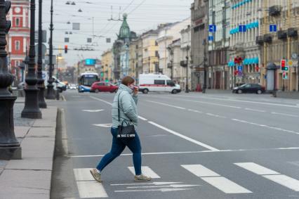 Санкт-Петербург. Жители города в медицинских масках.