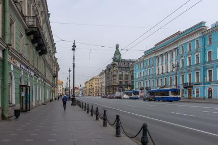 Санкт-Петербург. Пустынный Невский проспект.