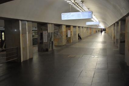 Москва. На одной из станций метро.