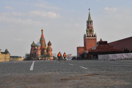 Москва. Вид на пустую  Красную площадь.