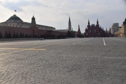 Москва. Вид на пустую  Красную площадь.