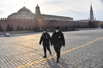 Москва.   Сотрудники полиции на Красной площади.