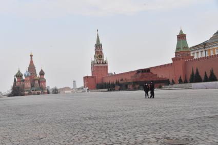 Москва.   Сотрудники полиции на Красной площади.