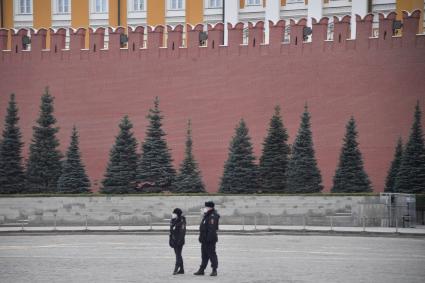 Москва.   Сотрудники полиции на Красной площади.