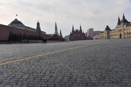 Москва. Вид на пустую  Красную площадь.