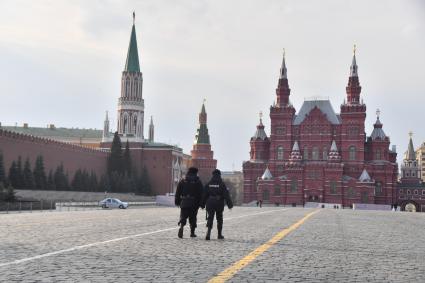 Москва.   Сотрудники полиции на Красной площади.