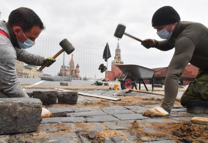 Москва. Ремонт брусчатки на Красной площади.