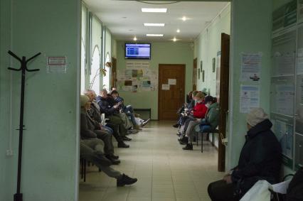 Екатеринбург. Центр занятости, куда идут горожане, после поручения президента РФ из-за вспышки коронавирусной инфекции, в апреле, мае и июне выплачивать пособие по безработице неработающим гражданам, в размере МРОТ