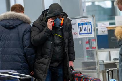 Санкт-Петербург. Пассажиры в аэропорту Пулково.