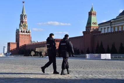 Москва. Сотрудники полиции на Красной площади.