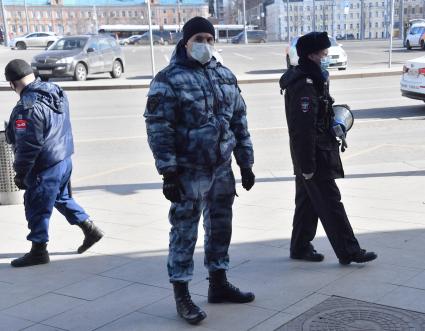 Москва. Полицейские патрули на улице города.