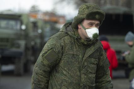 Екатеринбург. Репетиция военного парада. Военнослужащие в медицинских масках для нераспространения коронавирусной инфекции COVID-19