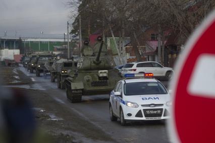 Екатеринбург. Колонна военной техники учавствующей в репетиции парада