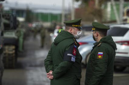 Екатеринбург. Репетиция военного парада. Военнослужащие в медицинских масках для нераспространения коронавирусной инфекции COVID-19