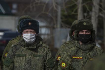 Екатеринбург. Репетиция военного парада. Военнослужащие в медицинских масках для нераспространения коронавирусной инфекции COVID-19