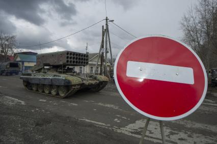 Екатеринбург. Колонна военной техники учавствующей в репетиции парада. На фото: тяжелая огнеметная система ТОС-1а \'Солнцепек\'