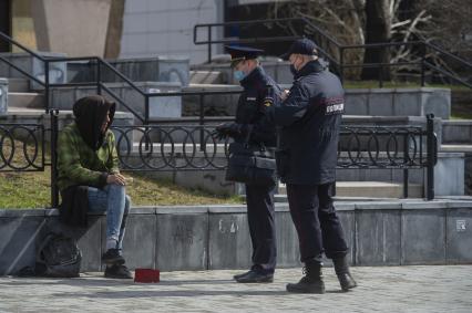 Екатеринбург. Полицейский патруль во время эпидемии коронавирусной инфекции COVID-19