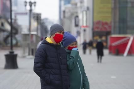 Екатеринбург.Горожане в медицинских масках во время эпидемии коронавирусной инфекции COVID-19