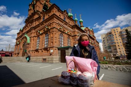 Челябинск. Освящение Пасхальных куличей.