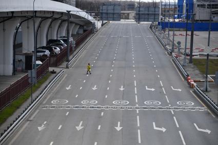 Москва. Пустая территория международного аэропорта Внуково.