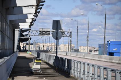 Москва. Пустая территория международного аэропорта Внуково.