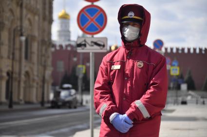 Москва. Вид на пустую Красную площадь со стороны Ильинки.