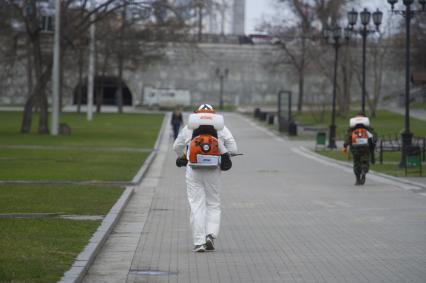 Екатеринбург. Обработка от клещей в парках и скверах  города