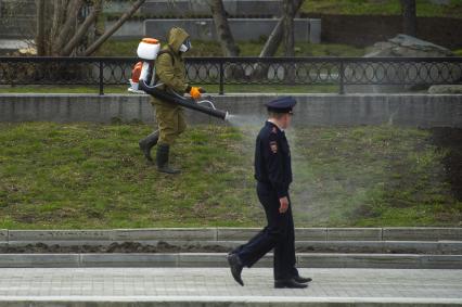 Екатеринбург. Обработка от клещей в парках и скверах  города