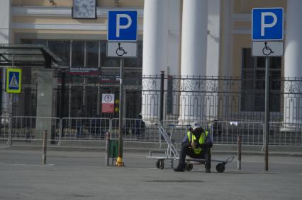 Екатеринбург. Горожане во время режима самоизоляции, введенного для нераспространения COVID-19