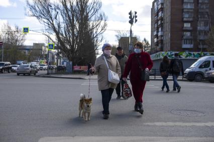 Екатеринбург. Горожане во время режима самоизоляции, введенного для нераспространения COVID-19