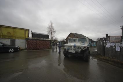 Екатеринбург. Сотрудники ОМОН у дачного дома в котором были уничтожены три террориста, во время контртеррористической операции