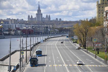 Москва. Вид на главное здание Московского государственного университета имени М.В. Ломоносова (МГУ).