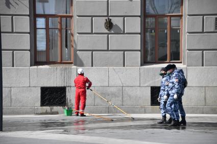 Москва. Сотрудники Росгвардии  во время дежурства.