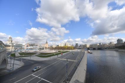 Москва. Вид на Бережковскую набережную.