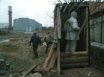 Москва.  Снесенный памятник Ленину в  Краснодаре в начале 90 -х годов.