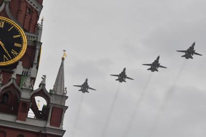 Москва. Во время репетиции воздушного парада Победы.