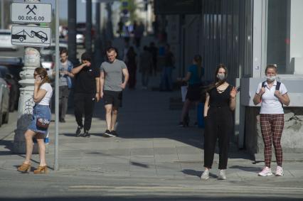 Екатеринбург. Горожане во время режима самоизоляции, введеного для нераспространения новой коронавирусной инфекции COVID-19.