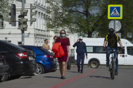 Екатеринбург. Горожане во время режима самоизоляции, введеного для нераспространения новой коронавирусной инфекции COVID-19