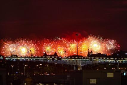 Москва. Праздничный  салют  в честь 75-летия Победы.